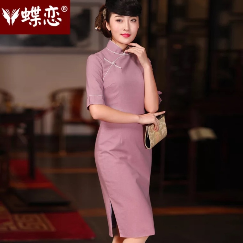 The retro and improved cheongsam dress